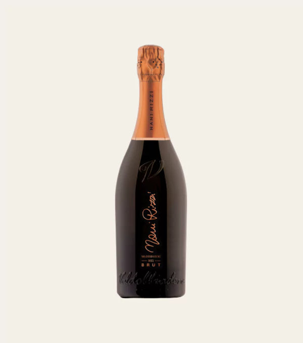 Eine Flasche Nani Rizzi Superiore Brut DOCG der Weinkellerei Nani Rizzi